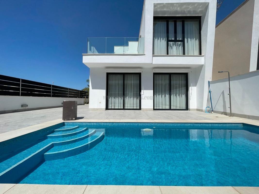 Venta de villa en Benijofar