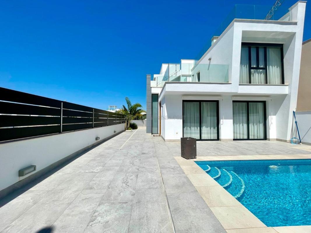 Venta de villa en Benijofar
