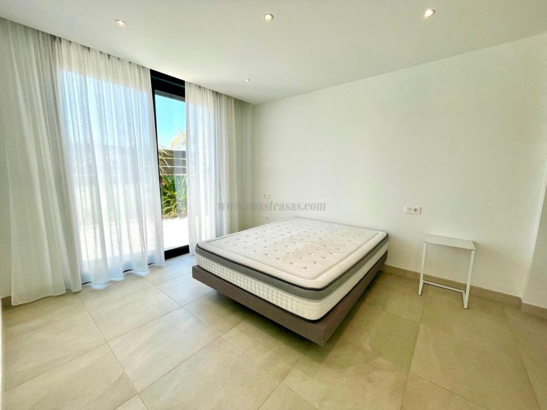 Venta de villa en Benijofar