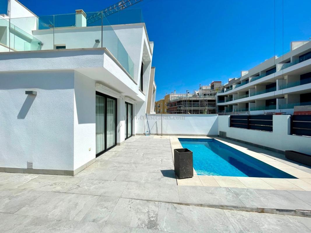 Venta de villa en Benijofar