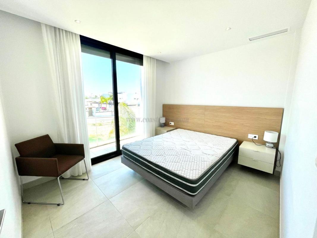Venta de villa en Benijofar