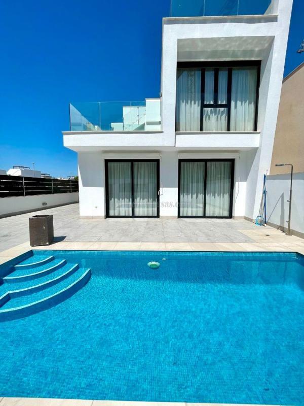 Venta de villa en Benijofar