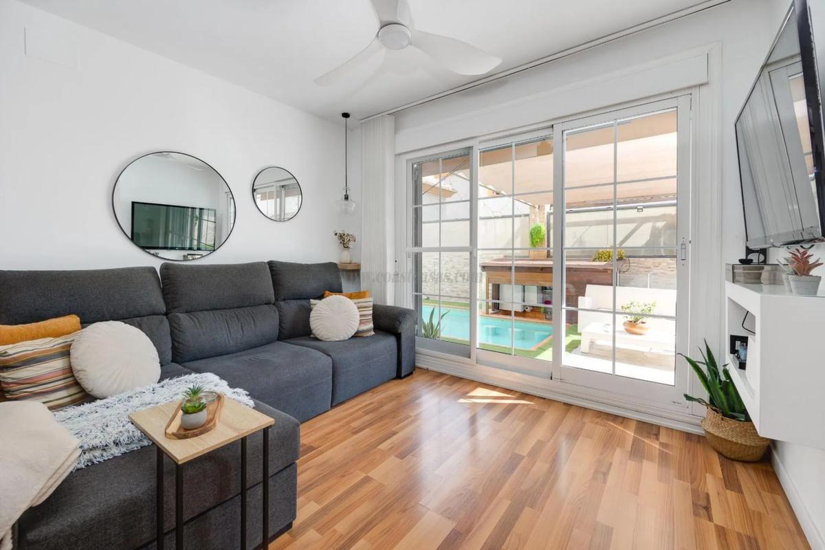 Venta de villa en Los Montesinos