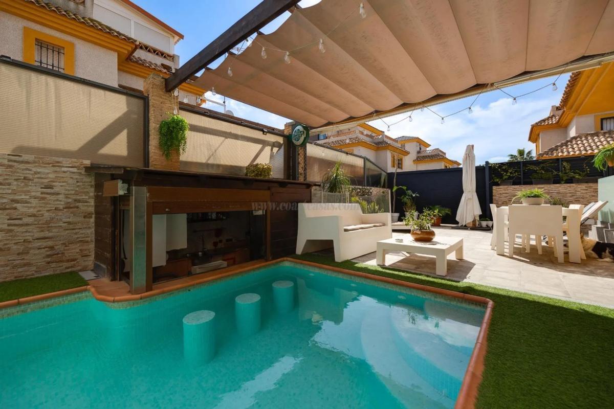 Venta de villa en Los Montesinos