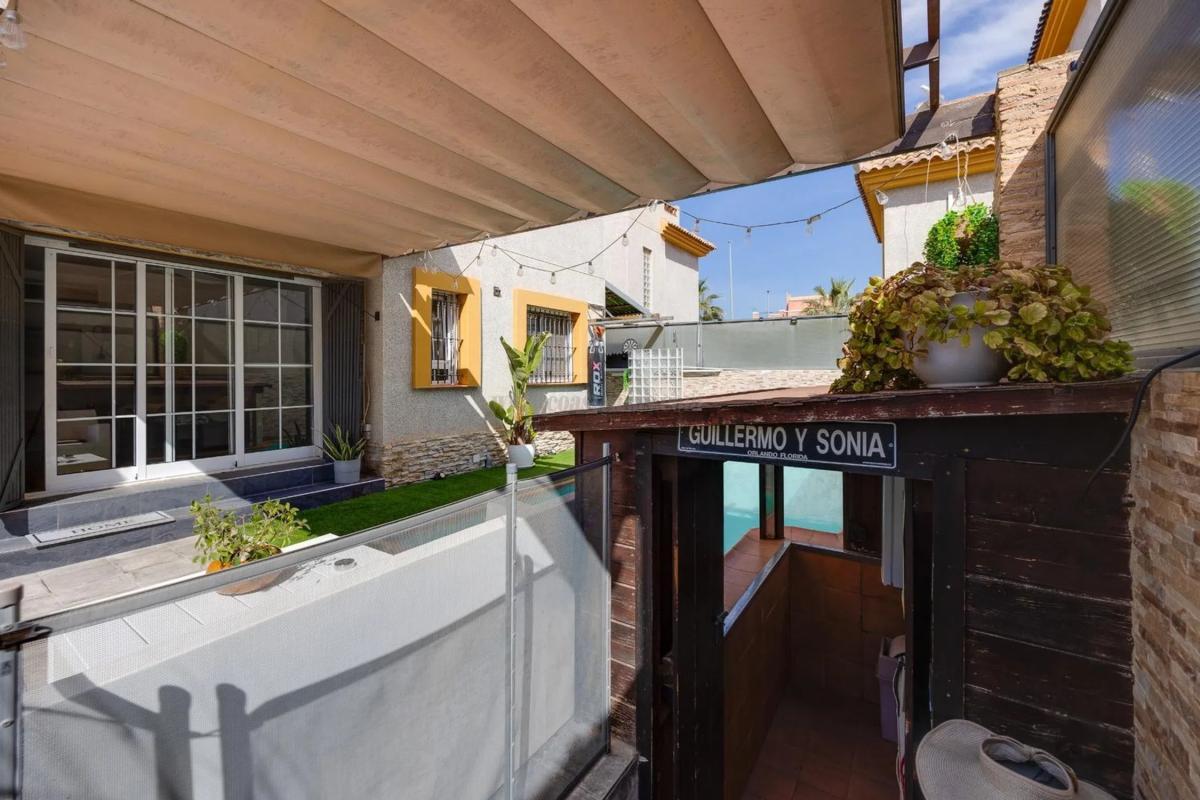 Venta de villa en Los Montesinos