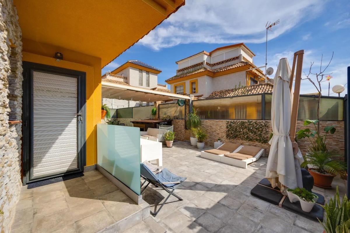 Venta de villa en Los Montesinos