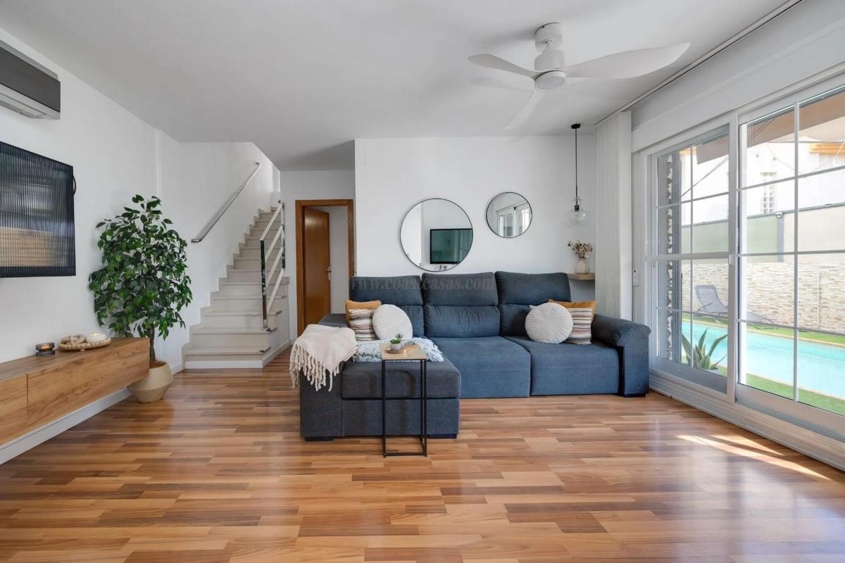 Venta de villa en Los Montesinos
