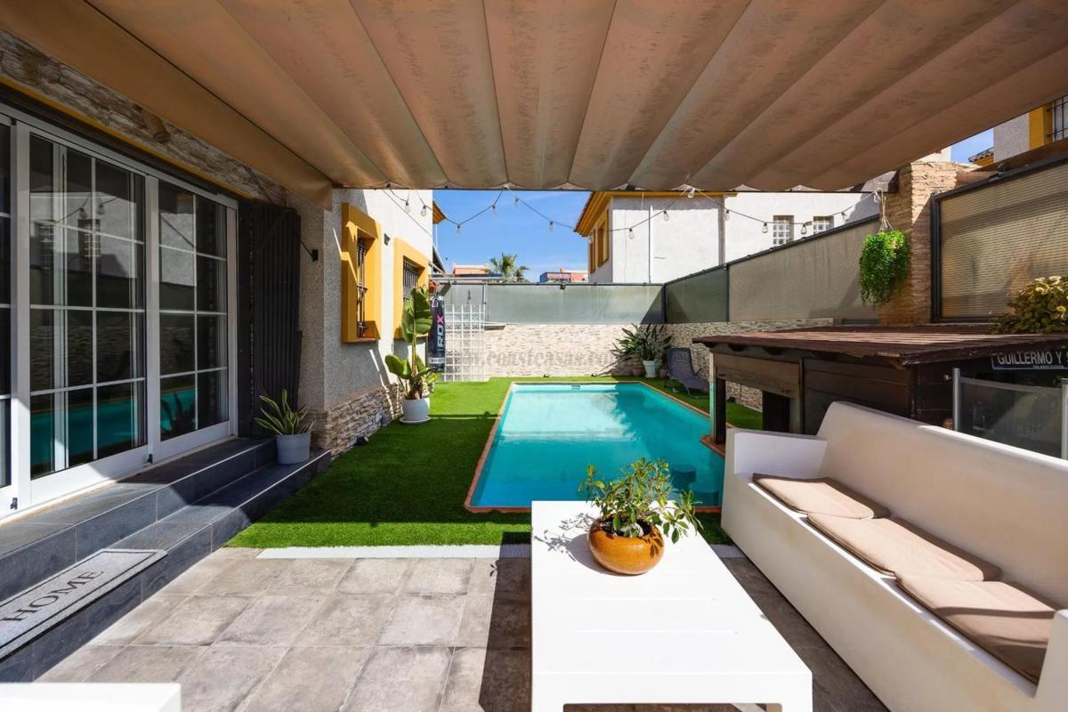 Venta de villa en Los Montesinos