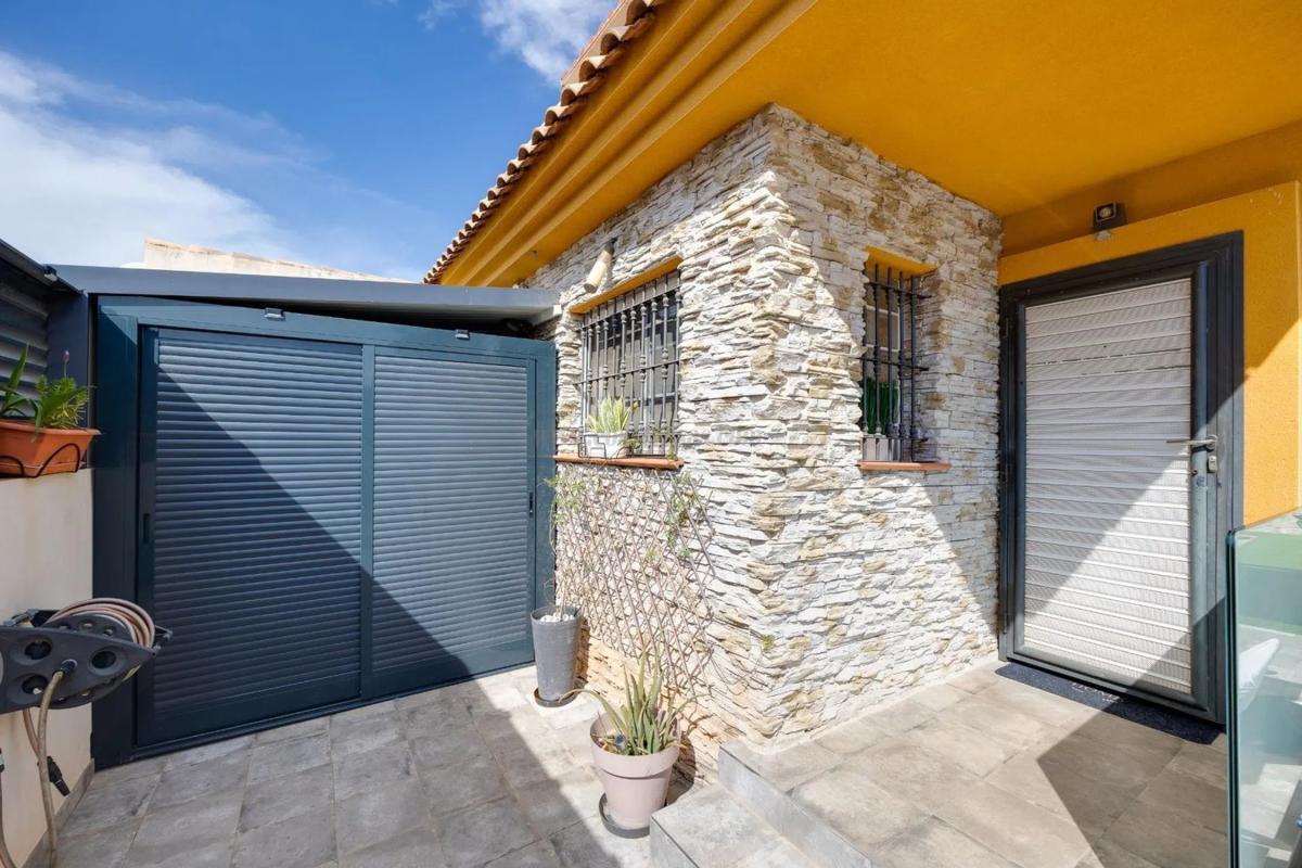 Venta de villa en Los Montesinos