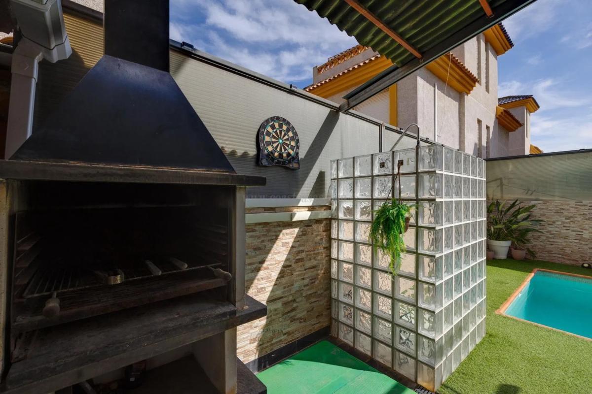 Venta de villa en Los Montesinos