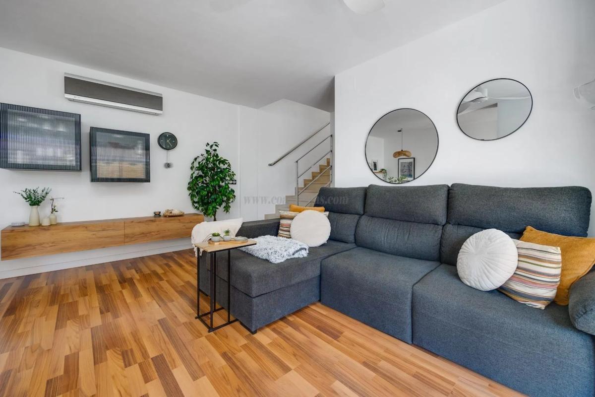Venta de villa en Los Montesinos