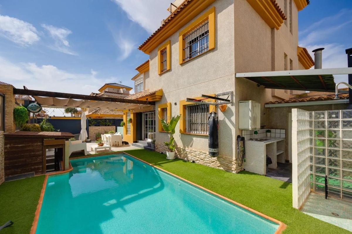 Venta de villa en Los Montesinos