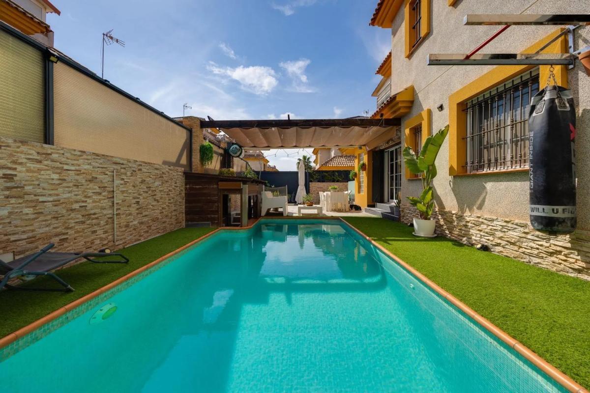 Venta de villa en Los Montesinos