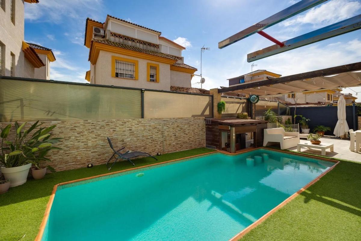 Venta de villa en Los Montesinos