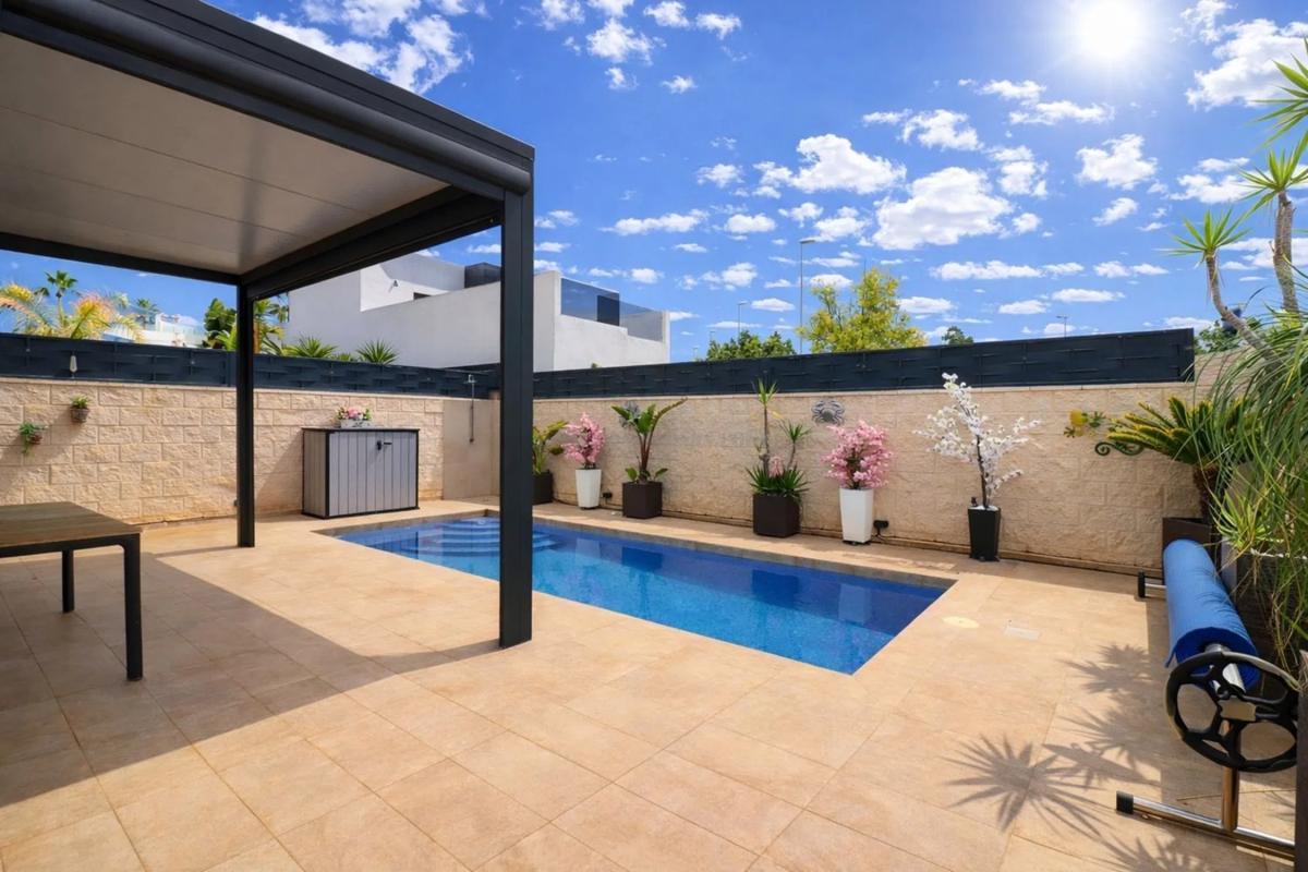 Venta de villa en Benijofar