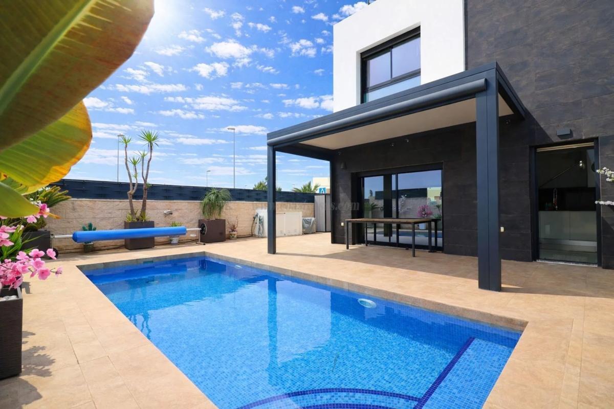 Venta de villa en Benijofar