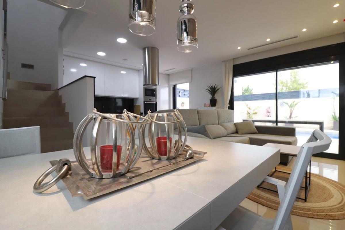 Venta de villa en Benijofar