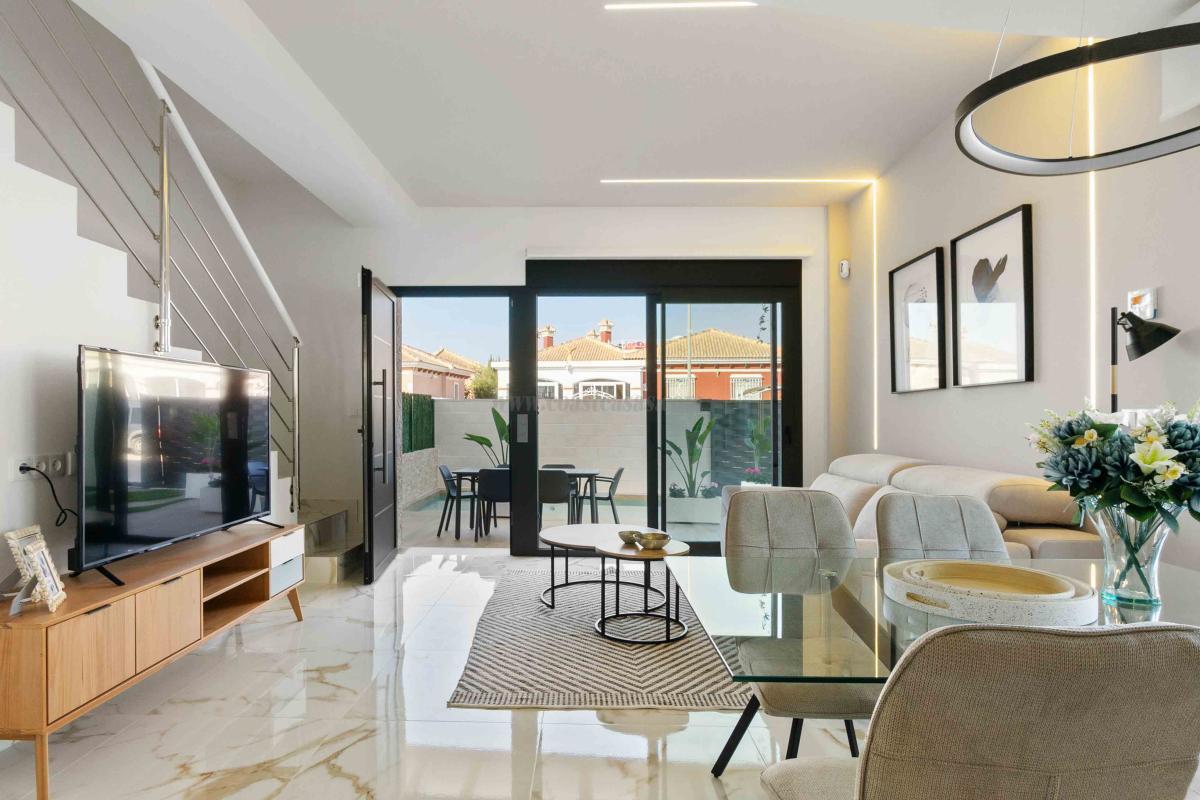 Venta de villa en Los Montesinos