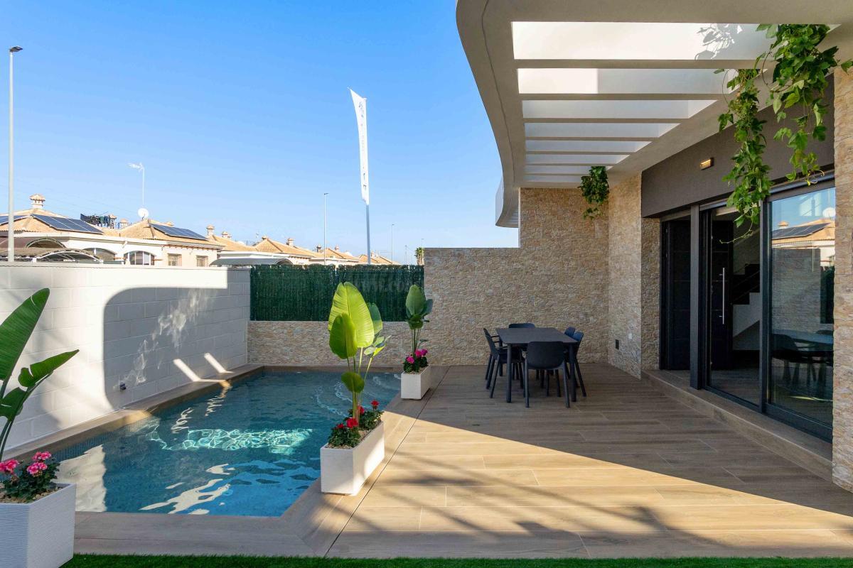 Venta de villa en Los Montesinos