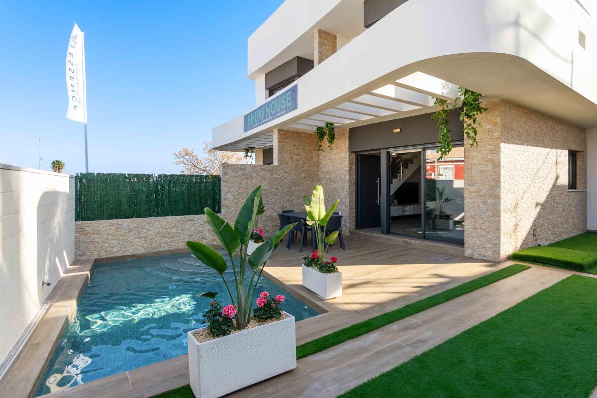 Venta de villa en Los Montesinos