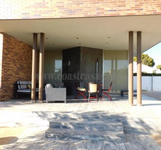 For sale of villa in Orihuela Costa
