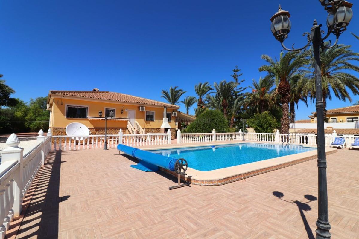 Venta de villa en Catral