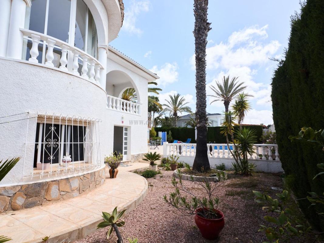 Venta de villa en Rojales