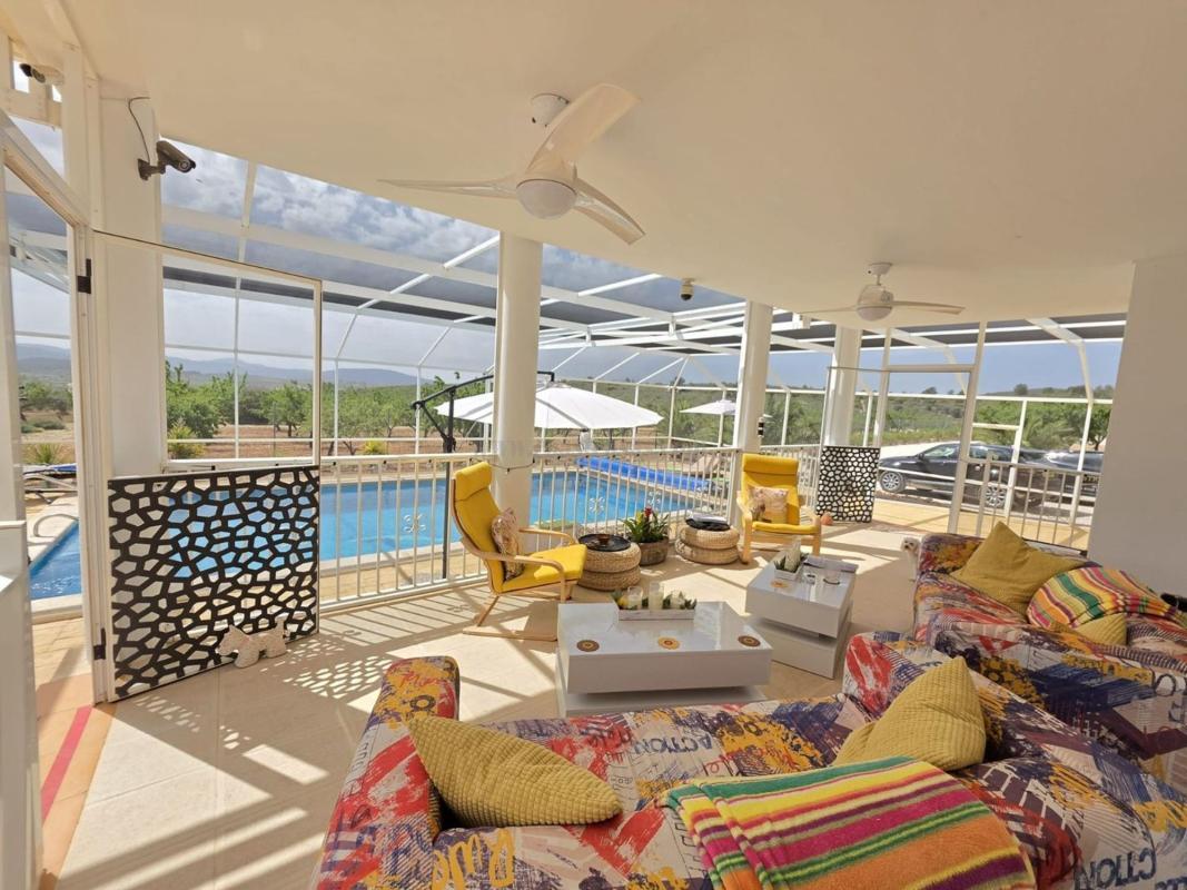 Venta de villa en Pinoso