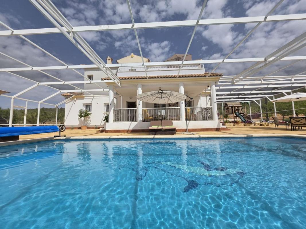 Venta de villa en Pinoso