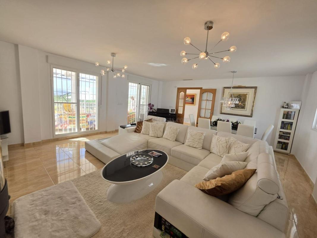 Venta de villa en Pinoso