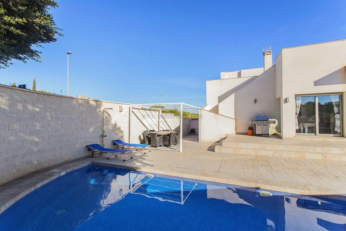 Venta de villa en San Miguel de Salinas