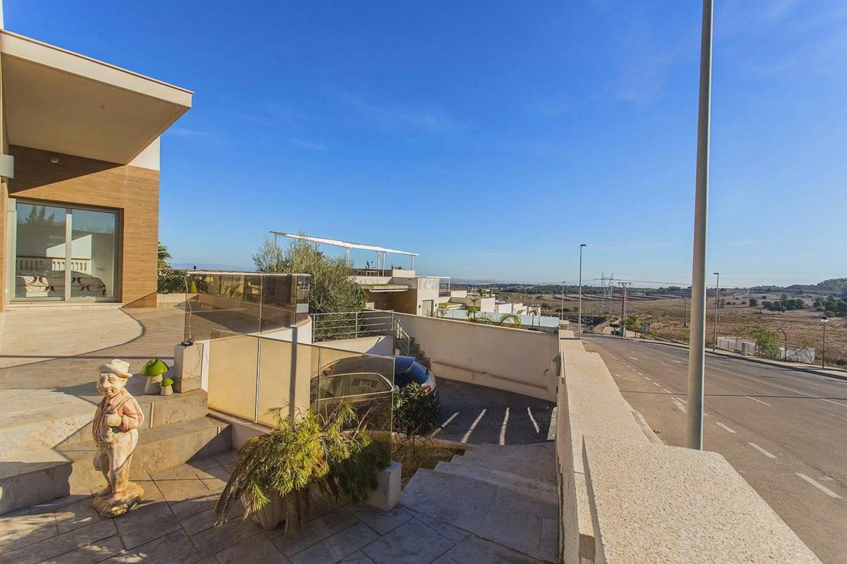Venta de villa en San Miguel de Salinas