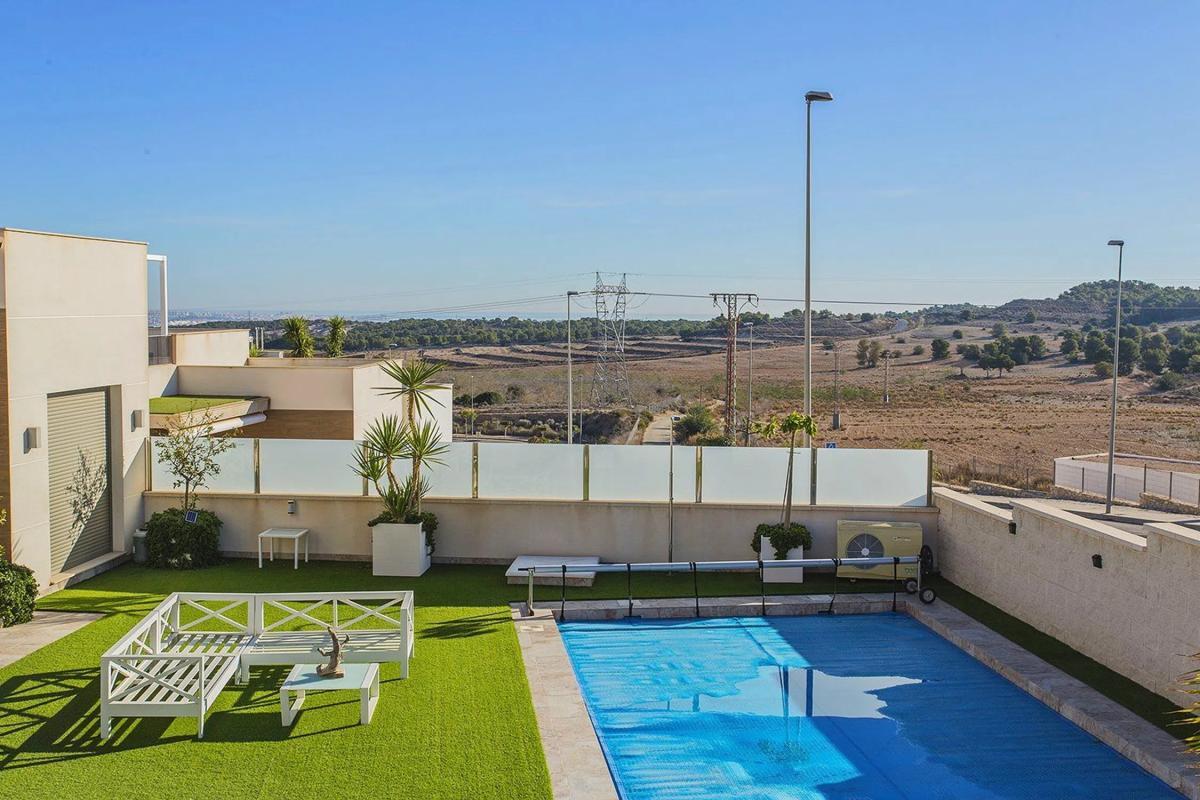Venta de villa en San Miguel de Salinas