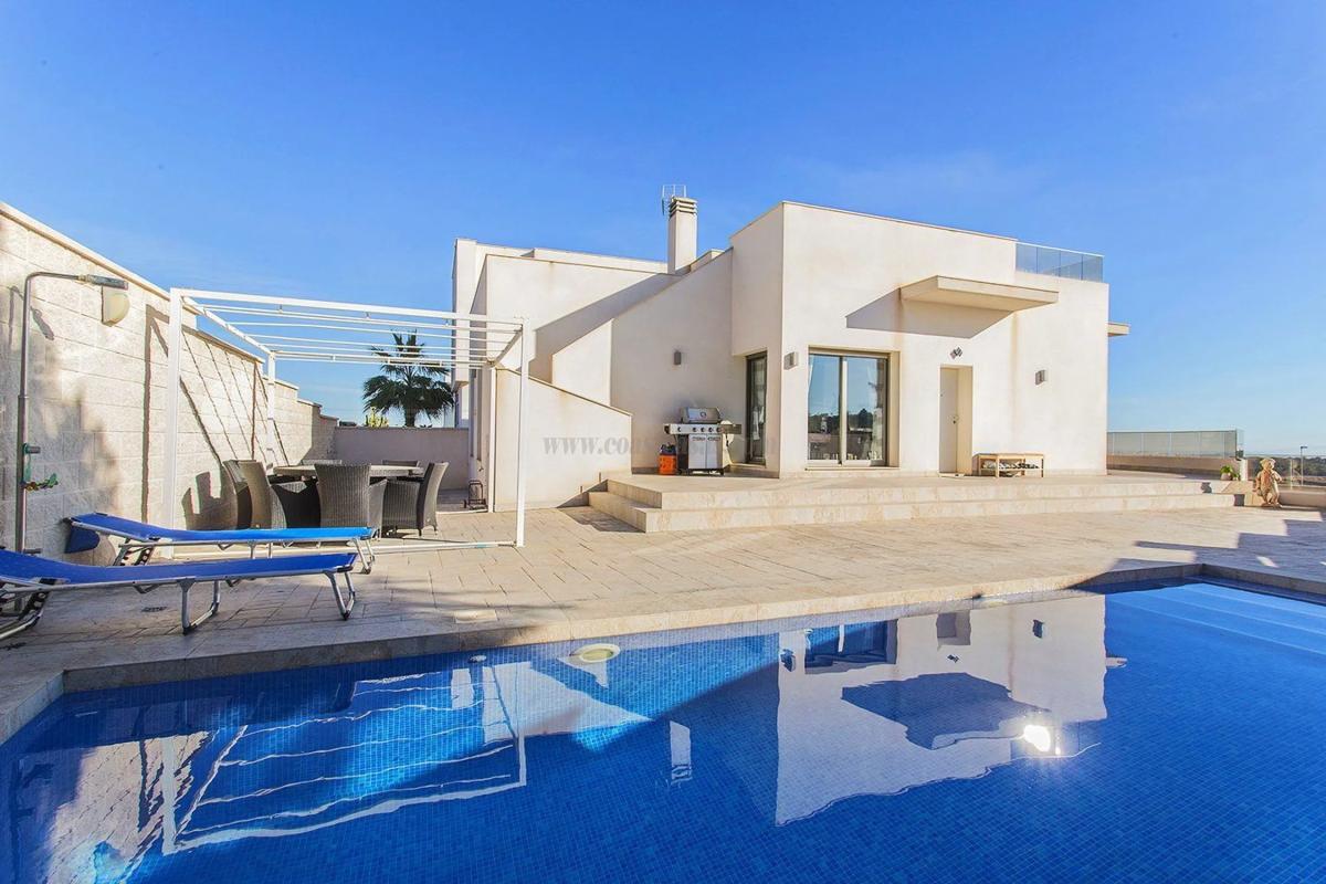 Venta de villa en San Miguel de Salinas