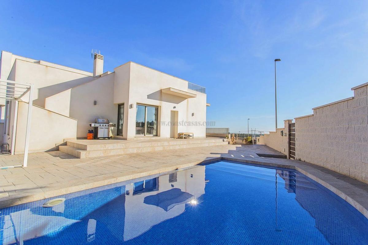 Venta de villa en San Miguel de Salinas