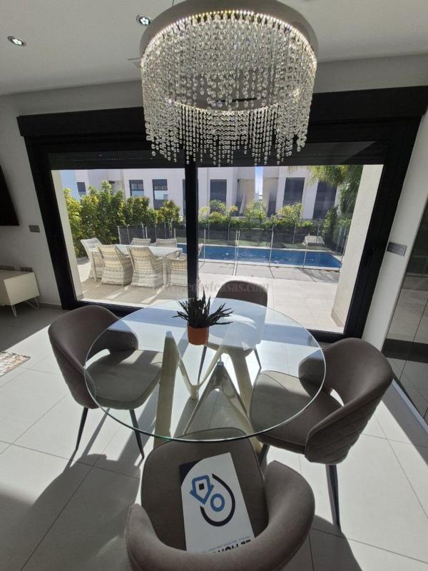 Venta de villa en Rojales