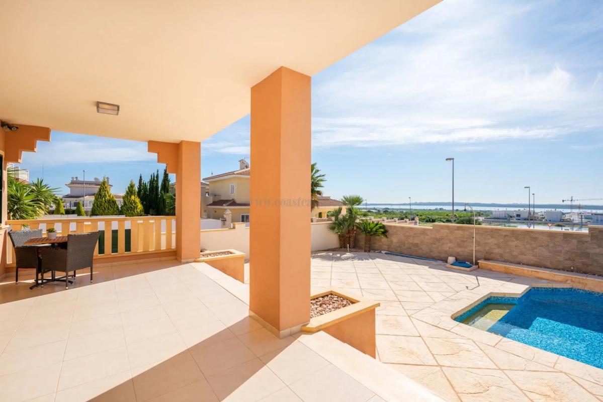 Venta de villa en Rojales