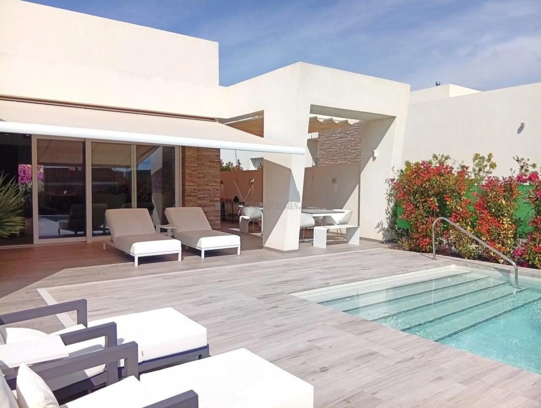Venta de villa en Algorfa
