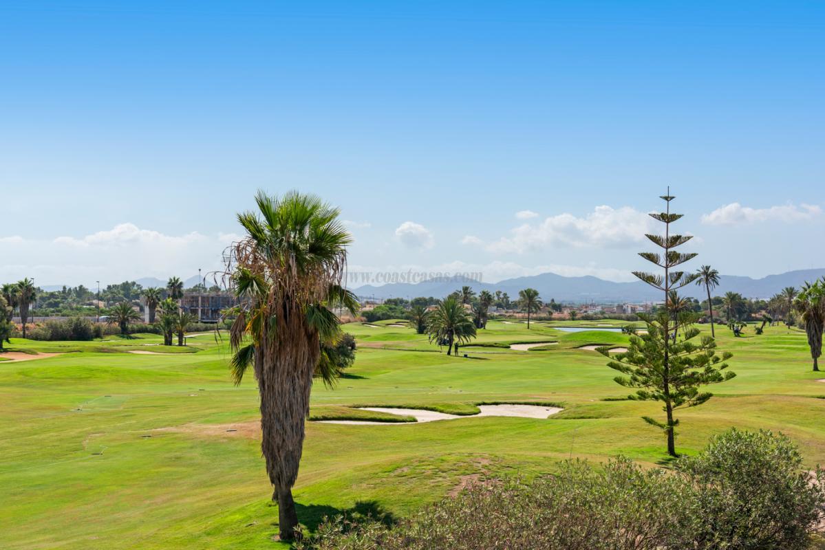 Venta de villa en Los Alcázares