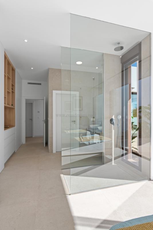 Venta de villa en Los Alcázares