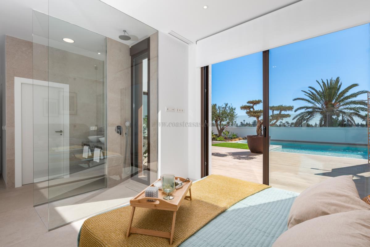 Venta de villa en Los Alcázares