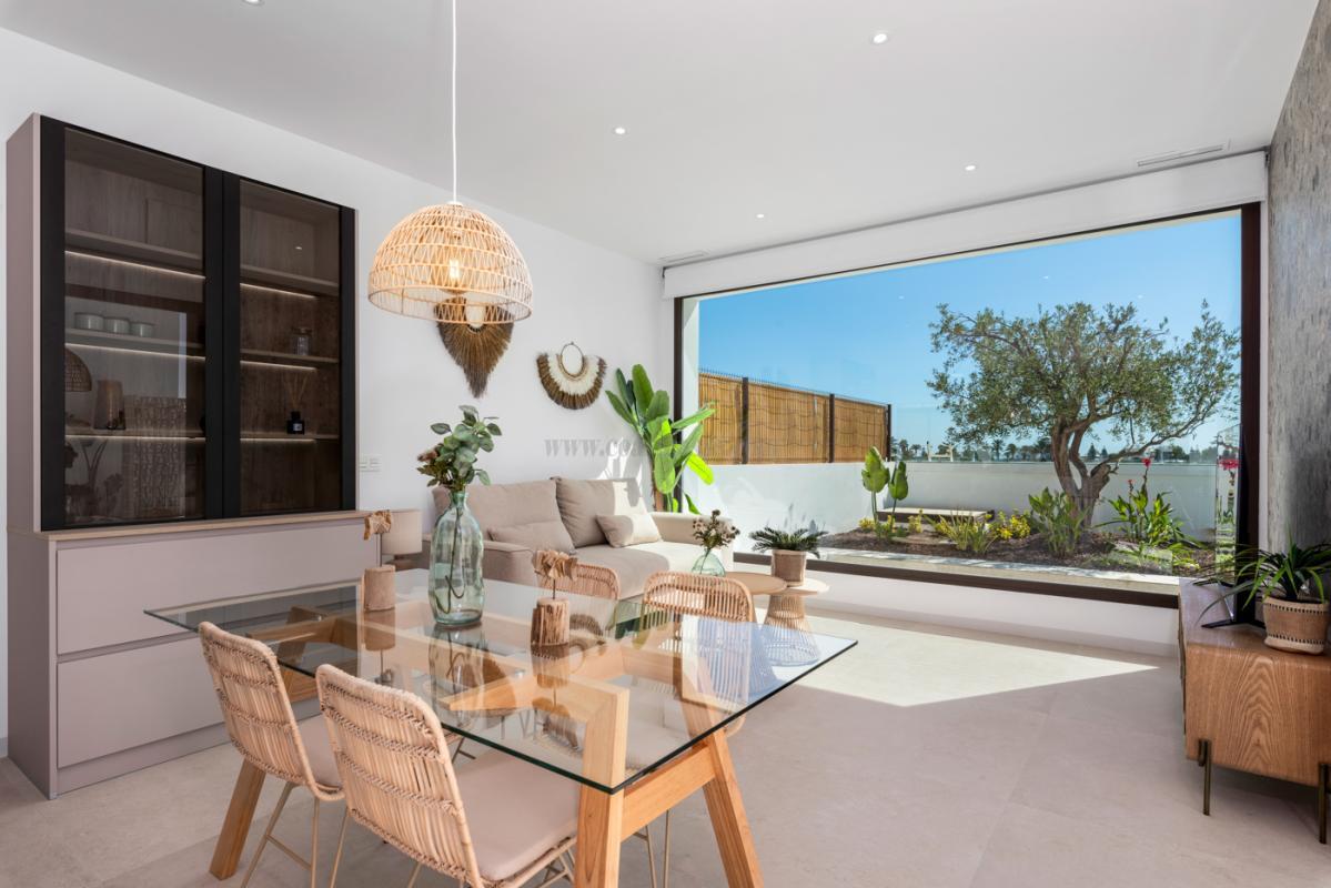 Venta de villa en Los Alcázares