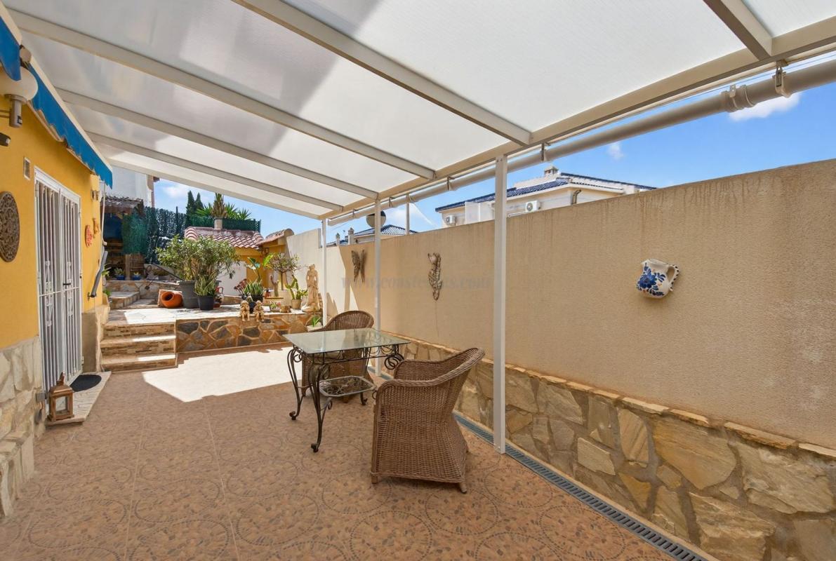 Venta de villa en San Miguel de Salinas