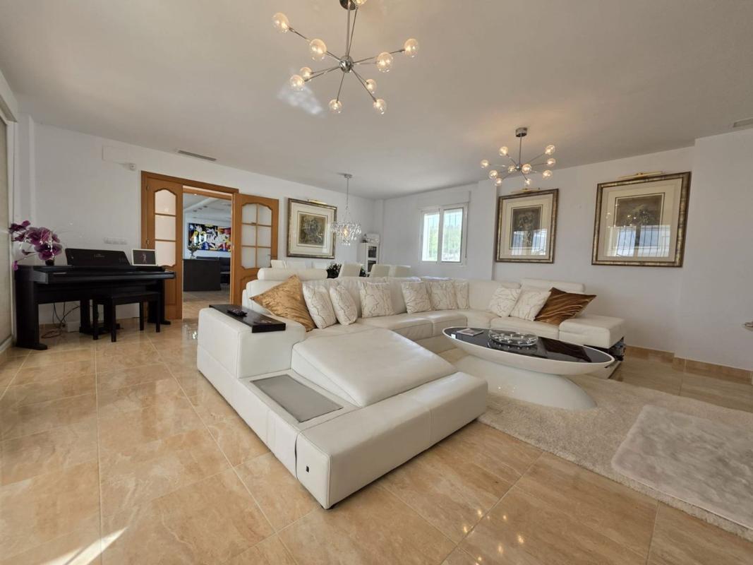 Venta de villa en Pinoso