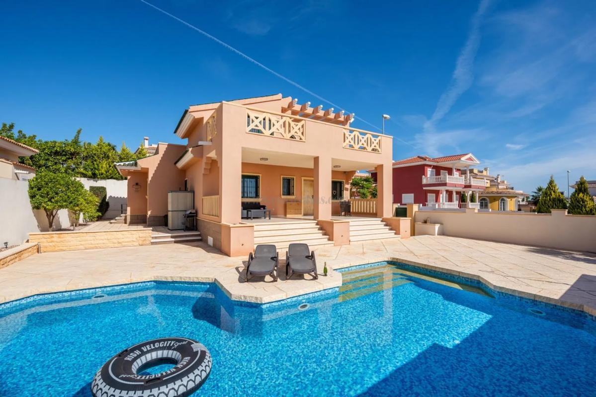 Venta de villa en Rojales