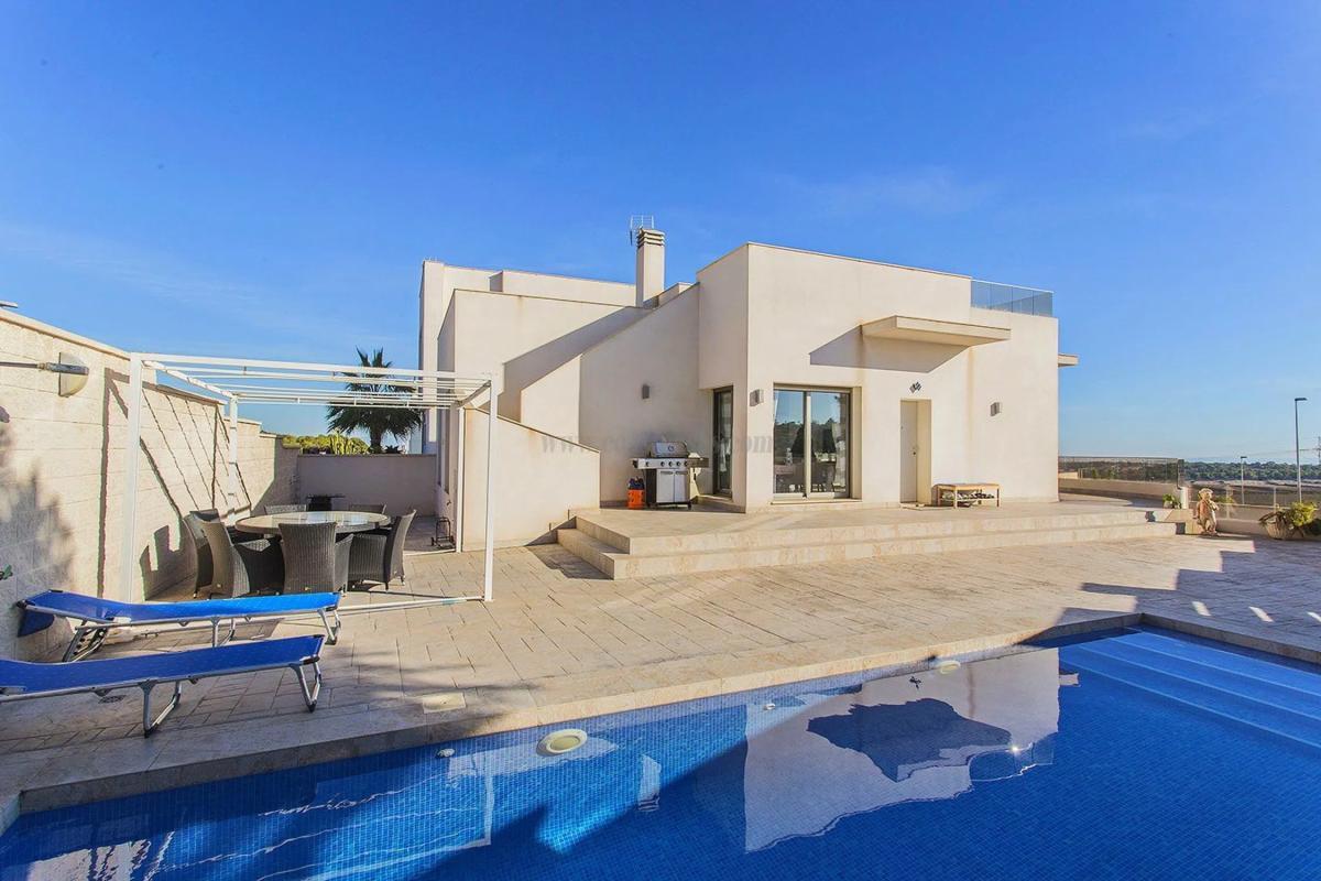 Venta de villa en San Miguel de Salinas