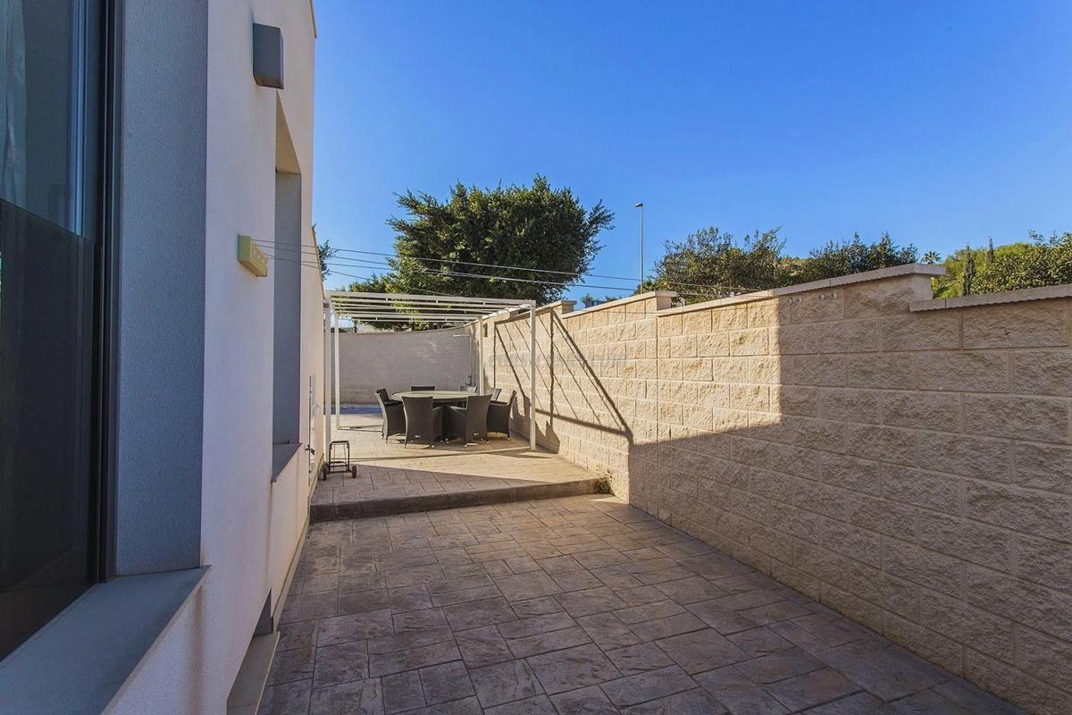 Venta de villa en San Miguel de Salinas