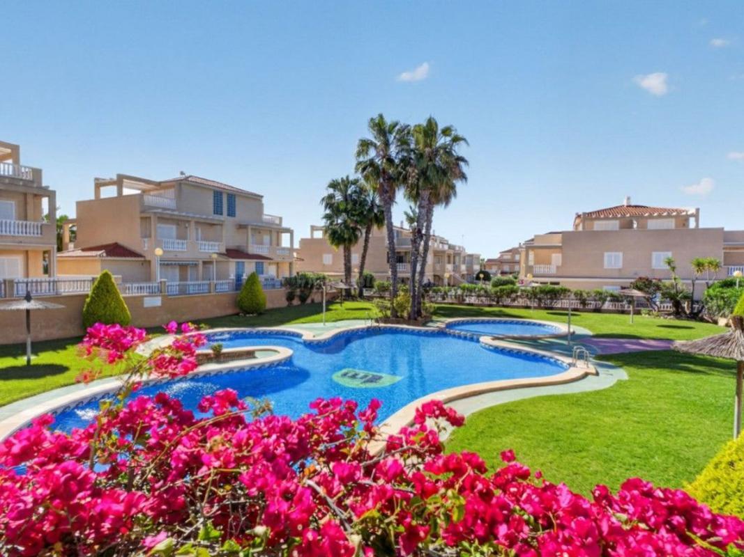 Venta de villa en Orihuela