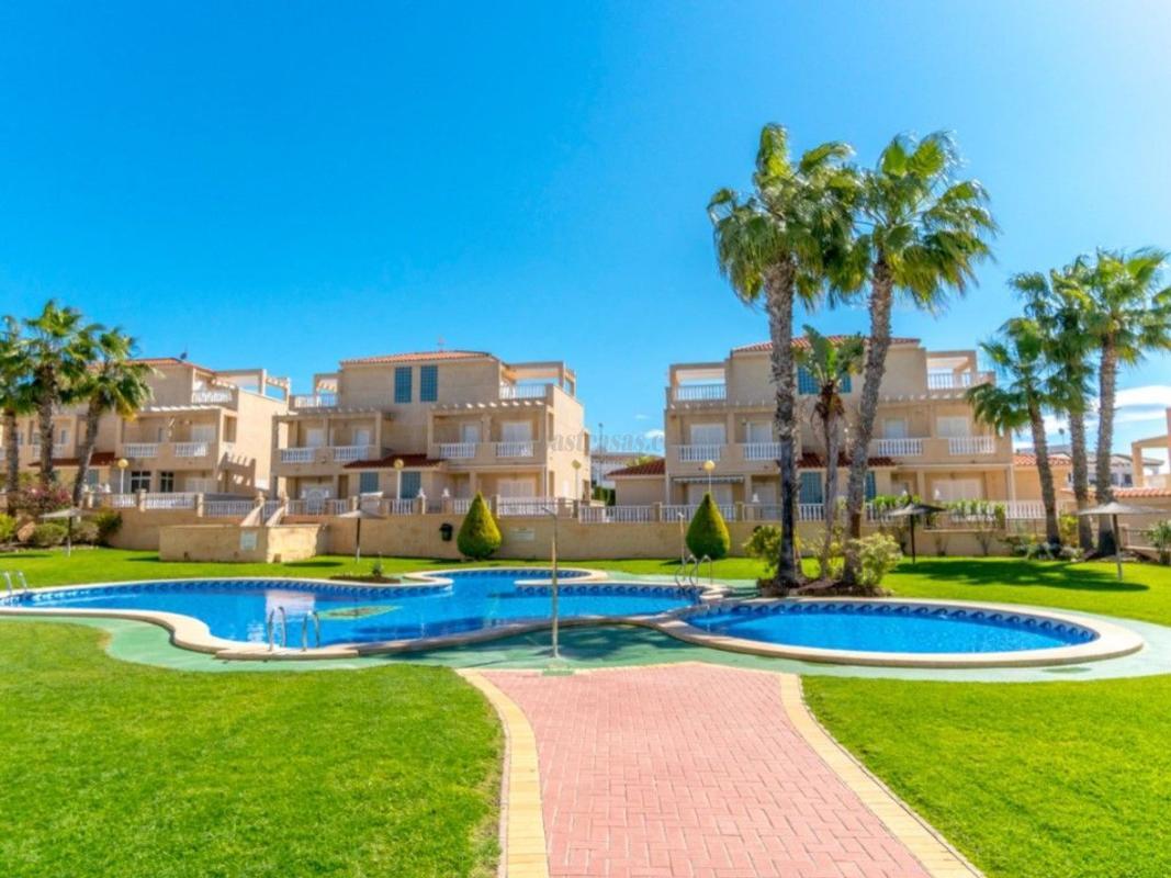 Venta de villa en Orihuela