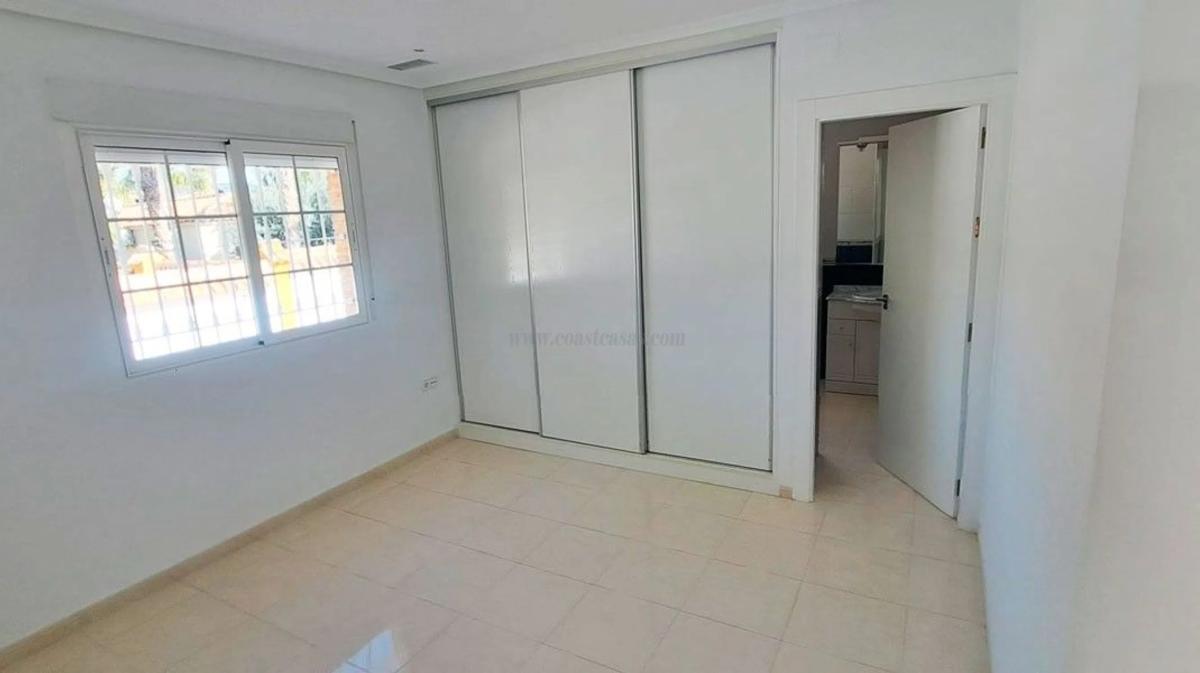 Venta de villa en Catral